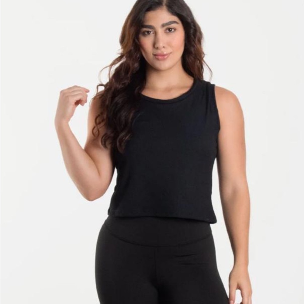 GYM BLACK TOP